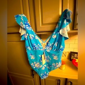 Woman’s Cupshe bathing suit, NWT